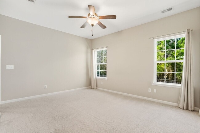 Building Photo - "Charming 3-Bed Oasis with 2 Full Baths in Ladson - 1,283 Sq Ft of Comfort!"
