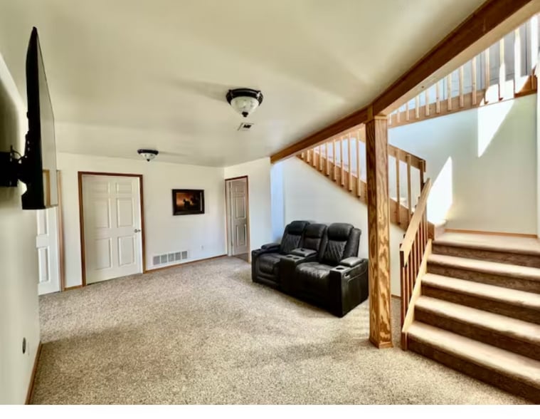 Building Photo - 60 Log Cabin Ln