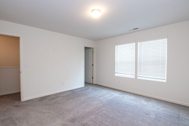 Building Photo - BEAUTIFUL 3 Bedroom Townhome Bonterra Village AVAILABLE NOW