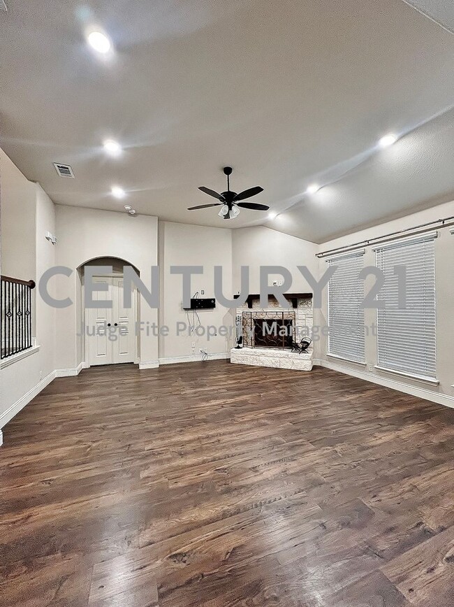 Building Photo - Executive 2-Story 5/4/2 with Sparkling In-Ground Pool in Mansfield!