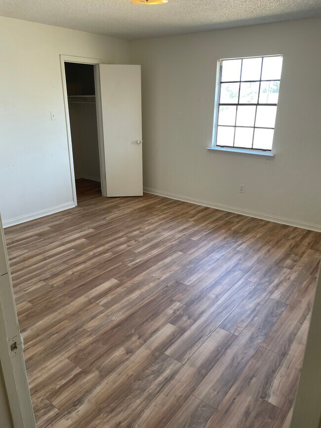Building Photo - 1665 Alexander Ct
