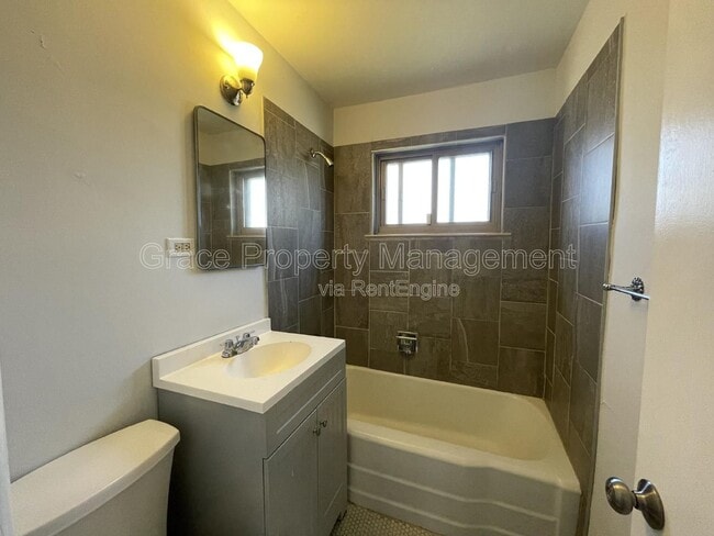 Building Photo - 2955 N Quebec St