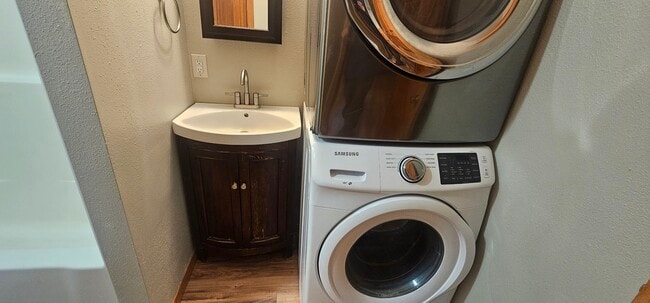 Building Photo - 1070 S Randall Rd