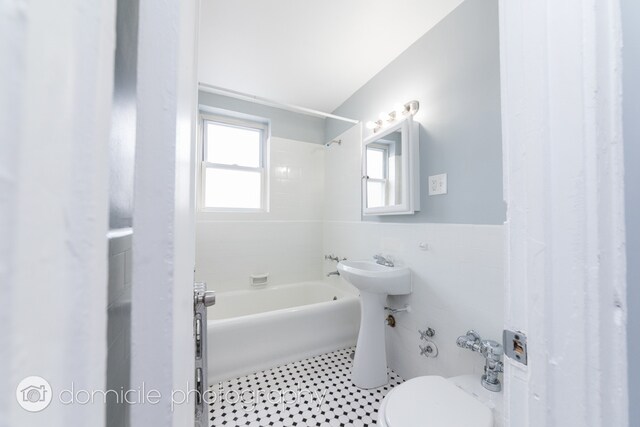 Building Photo - 6930 N Greenview Ave