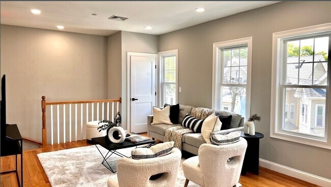 Building Photo - 20 Alston St