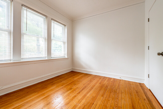 Bedroom - 8201 S Kingston Ave