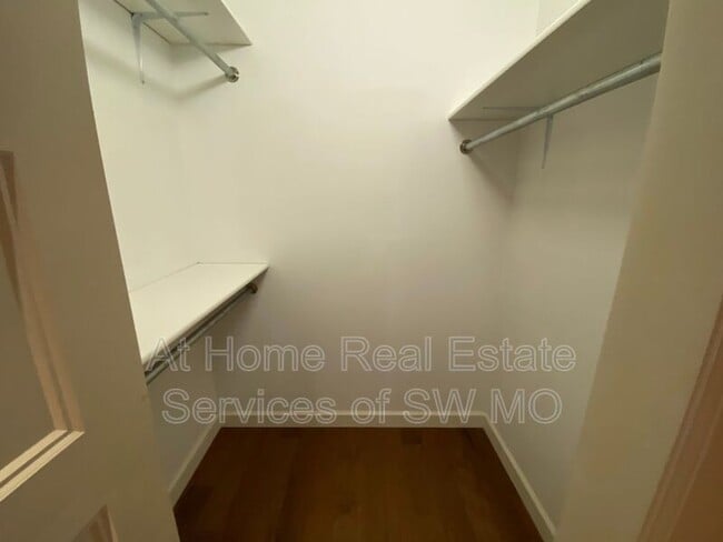 Building Photo - 412 South Ave