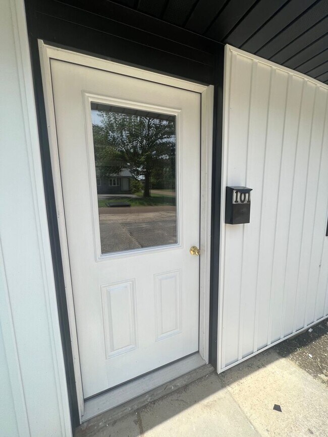 101 St Charles House! 101 St Charles St Martin TN 38237 Apartment