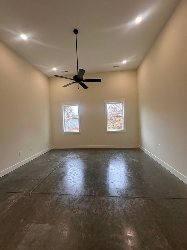 Building Photo - Basement Apartment 1BR/1BA New build in Clinton