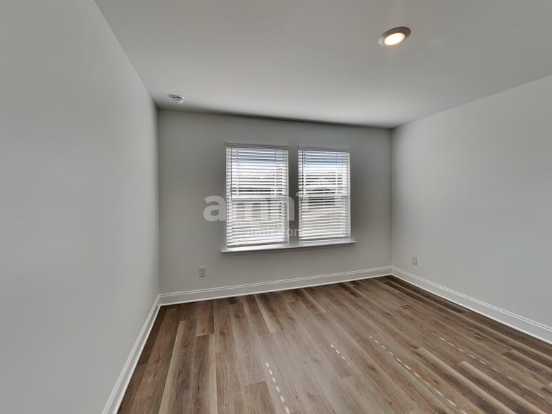 Building Photo - 214 Argea Dr