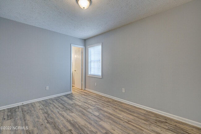 Building Photo - 617 Varsity Dr