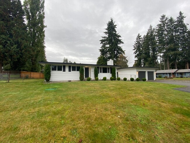 Building Photo - Woodland Creek Rambler on Corner lot with large yard