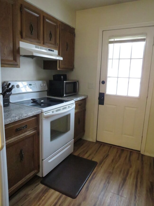 Building Photo - 1712 Chumas Dr