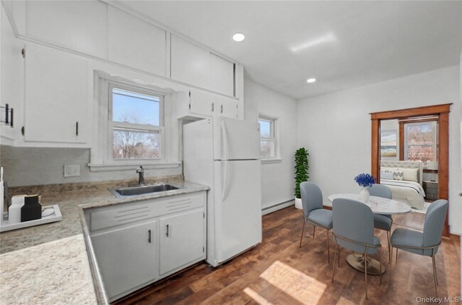 Building Photo - 44 Cedar Ave