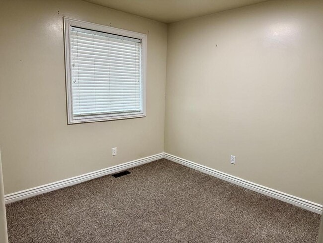 Building Photo - 3518 E Pearce Dr