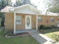 Building Photo - Available 11/17 – Spacious 2/2 Duplex with...
