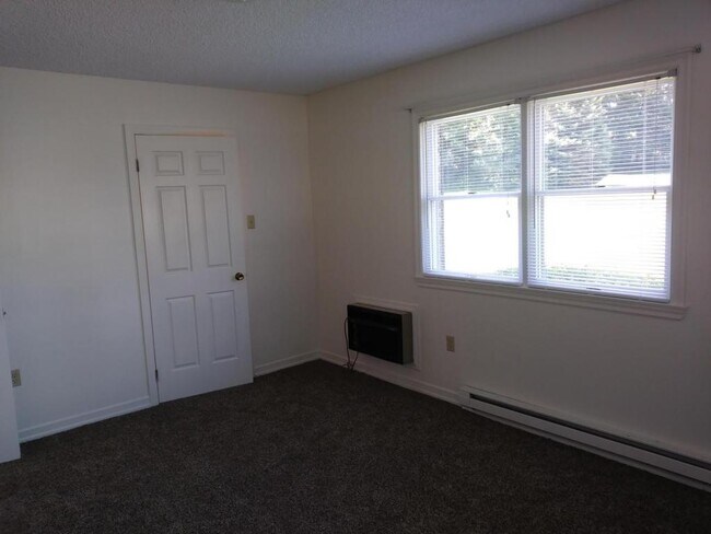 Building Photo - 480 E 5th Ave