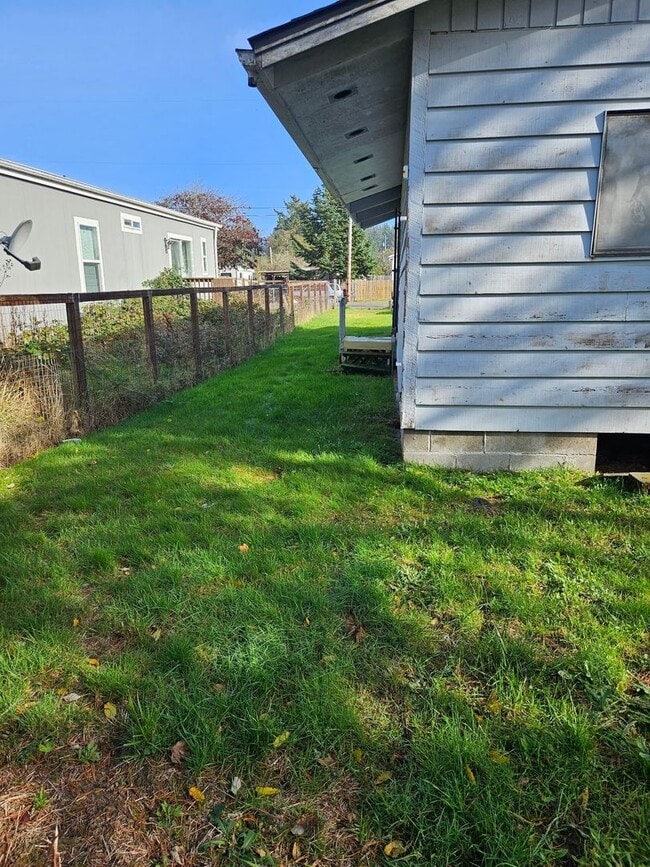 Building Photo - 2bd 1ba W/Fenced Yard