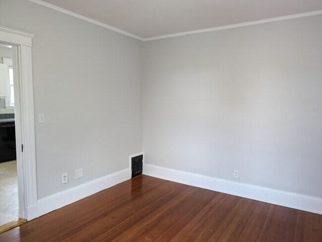 Building Photo - 8 Wilson Ave