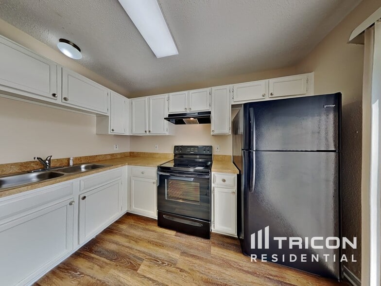 Building Photo - 3259 Jorns St