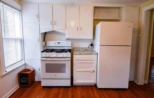 Building Photo - 1-Bedroom Home with Office & Easy Access t...