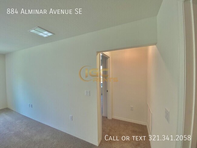 Building Photo - 884 Alminar Ave SE