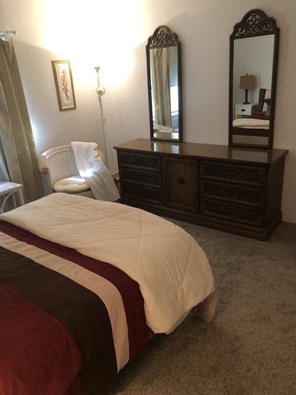 Building Photo - 685 Oak St