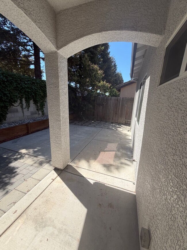 Building Photo - 4 Bedroom Home in Gated Community in Crocker Ranch with Downstairs Bedroom and Bathroom