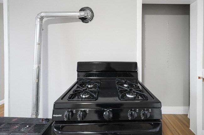 Building Photo - 168 Lunenburg St