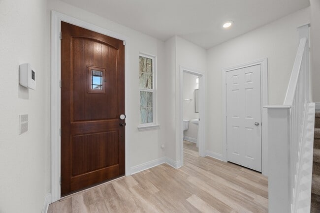 Building Photo - 528 Ayinger Ln
