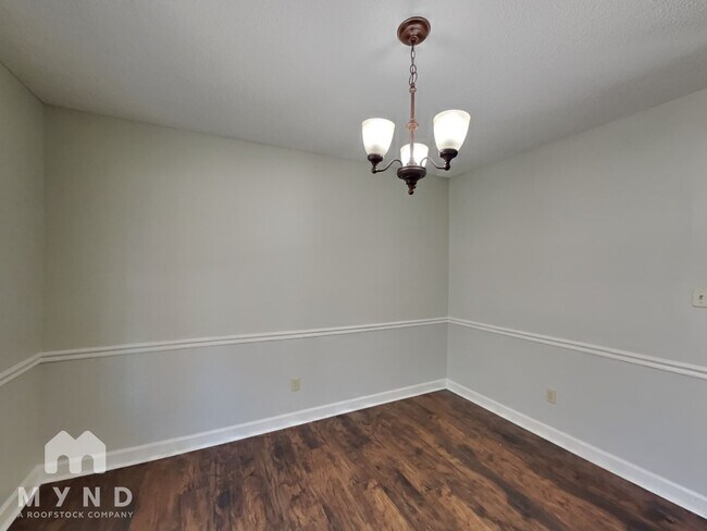 Building Photo - 1213 Shakentown St