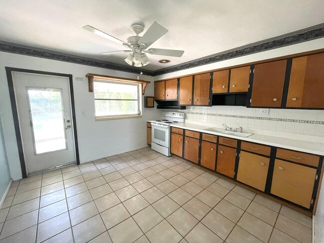 Building Photo - 114 Orchid Blvd