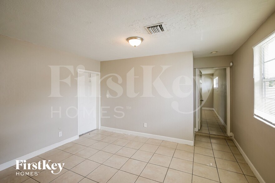 Building Photo - 5980 NW 24th Ct
