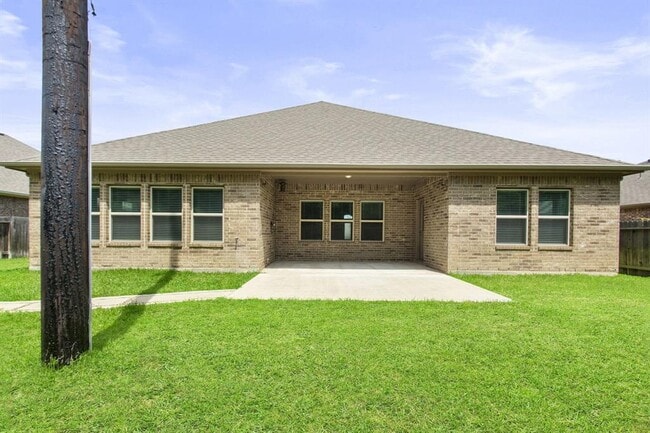 Building Photo - 30931 Roanoak Woods Dr