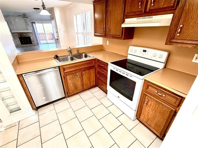 Building Photo - 9518 Topridge Dr