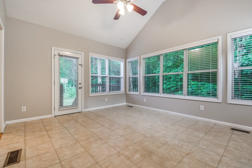 Building Photo - 120 Brookhaven Ln