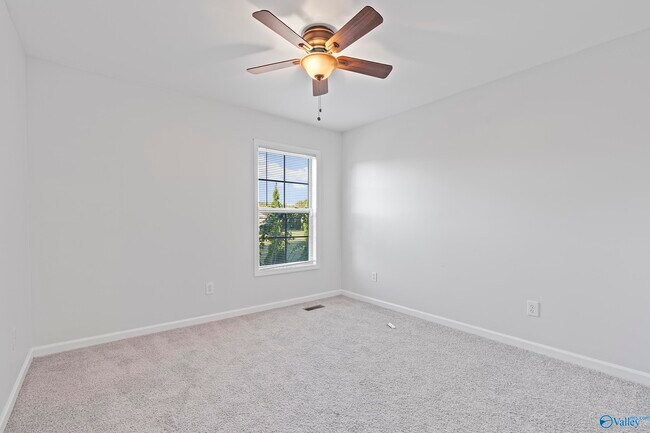 Building Photo - 102 Compass Hill Cir