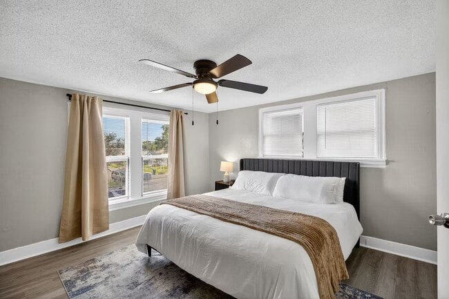 Building Photo - 1401 Collier St