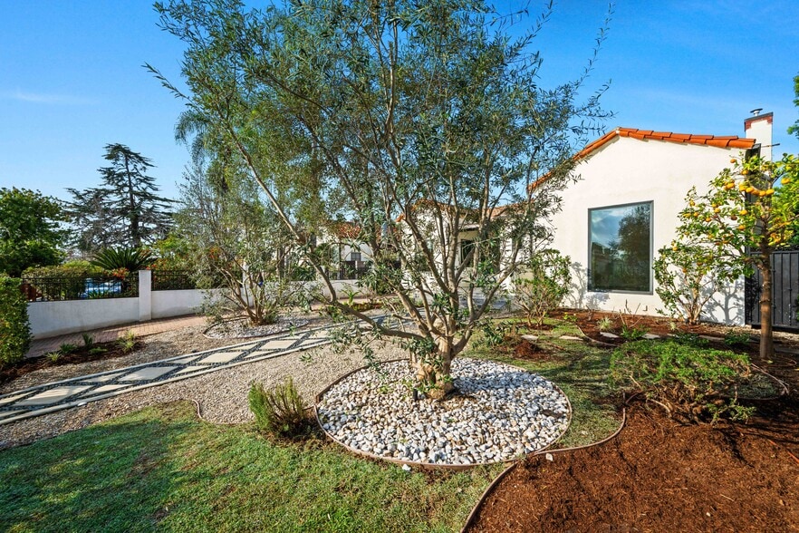 Building Photo - 1621 Hi Point St