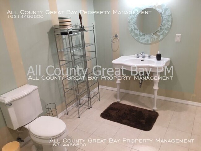 Building Photo - 5 Windjammer Xing