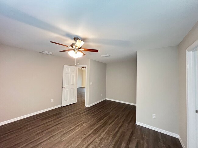 Building Photo - AWESOME 3 BD/2BA Home in Ocala!! Ready for Move-In