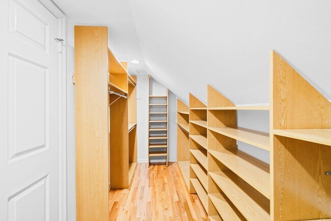 Building Photo - 6609 Heidi Ct