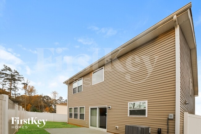 Building Photo - 9337 Sloan Forest Dr