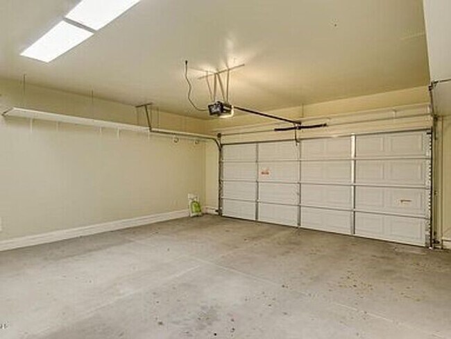 Building Photo - 4125 E Bellerive Dr