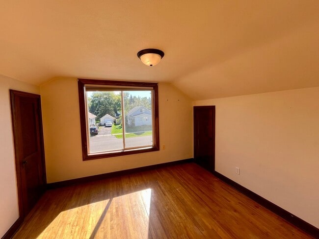 Building Photo - Large 3 Bed 2 Bath Single Family Home in M...