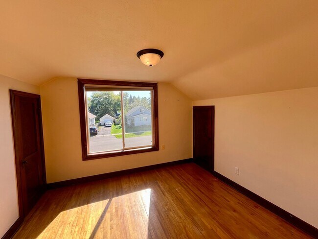 Building Photo - Large 3 Bed 2 Bath Single Family Home in Marshfield