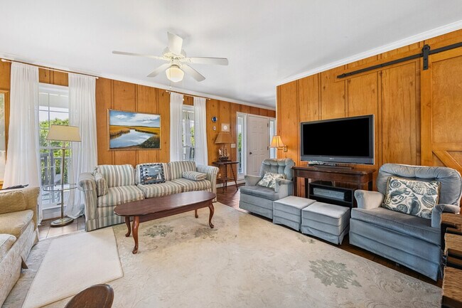 Building Photo - 256 Pioneer Loop