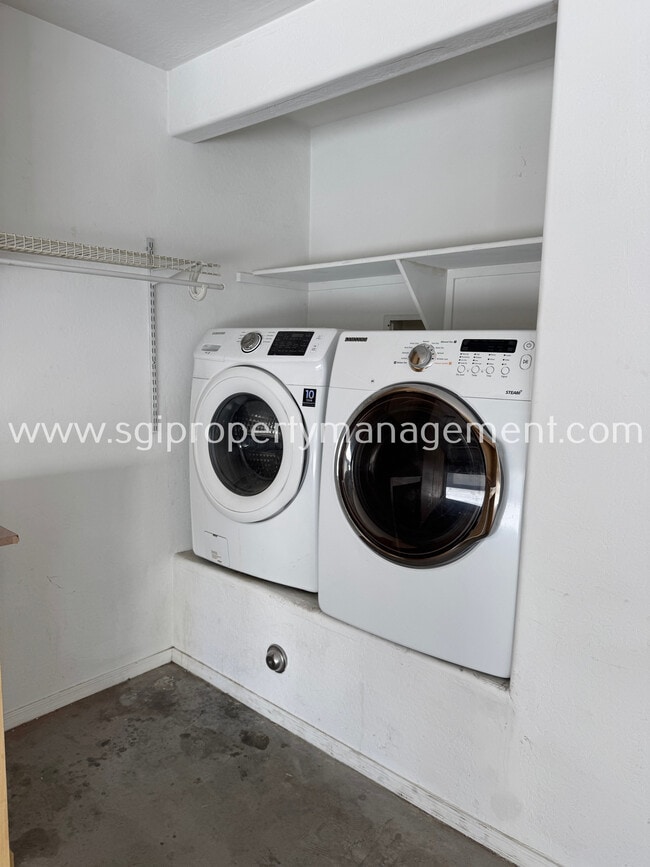 Building Photo - 518 N Alder St