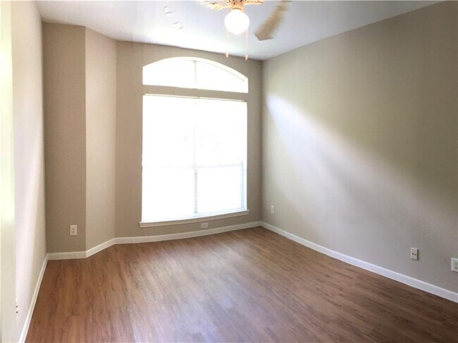 Building Photo - 6000-14 Shepherd Mountain Cove