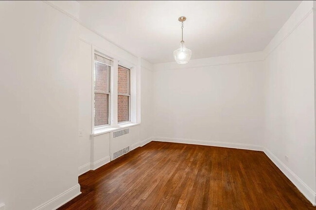Building Photo - 3321 Bruckner Blvd